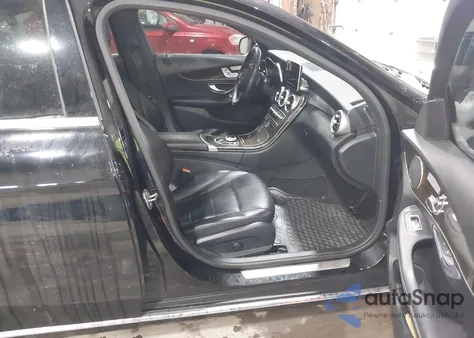 2018 Mercedes-Benz C 300 4Matic z USA, uszkodzony, nr VIN WDDWF4KB0JR412551